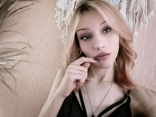 KiranaHayess's photo