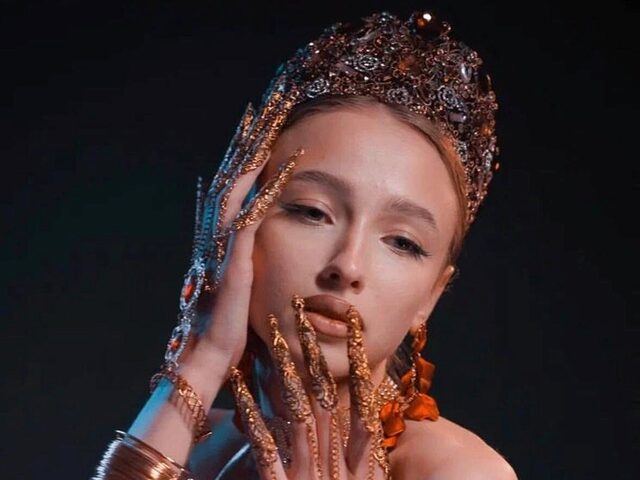 Alena Smiling's photo