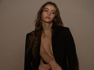 Aria Lewis