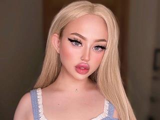 Mae Barbie