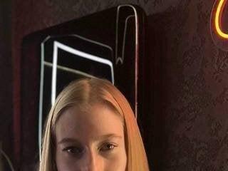 Alina Blonde
