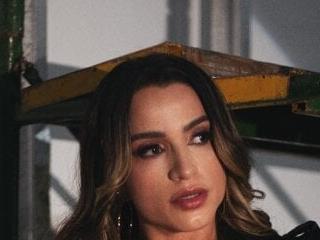Emily Foxx01