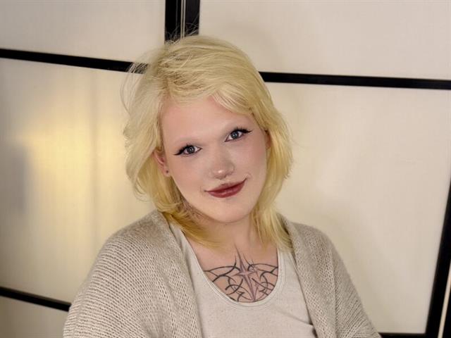 LinaMolligan's photo